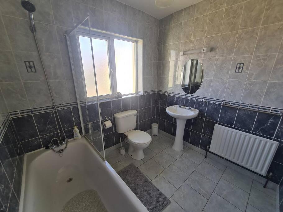 Bundoran Seaside Stays House - Wifi, Large Spacious Home Exterior foto